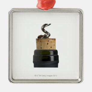 Ornement Métallique Tire-bouchon et liège, photographiés sur le blanc