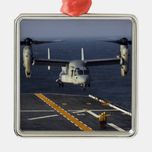 Ornement Métallique Un avion du balbuzard V-22 prépare pour débarquer