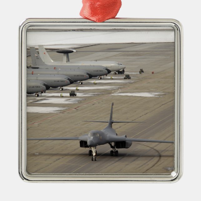 Ornement Métallique Un Lancer B-1B arrive à la base aérienne d'Eielson (Devant)