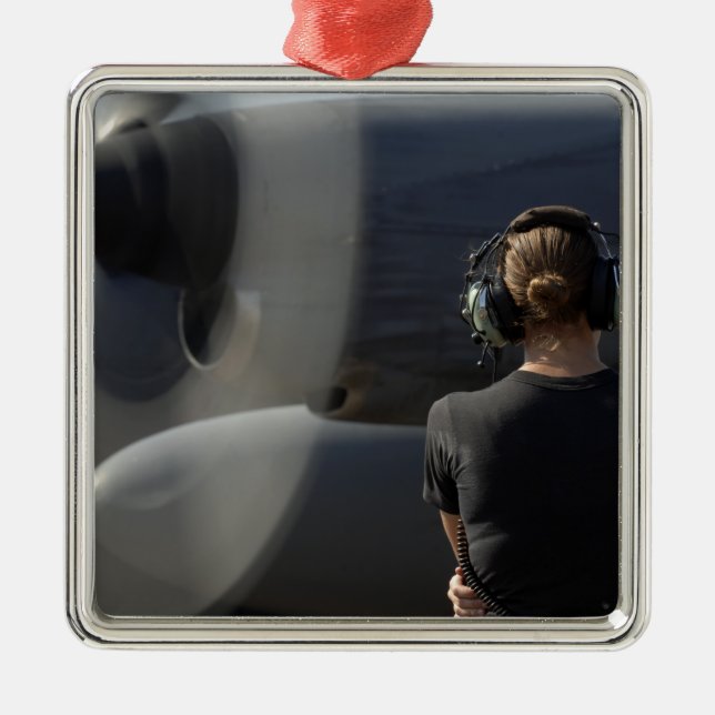 Ornement Métallique Un soldat surveille la performance (Devant)