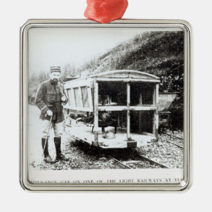 Ornement Métallique Voiture d'ambulance sur un des chemins de fer