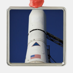 Ornement Métallique Vue du cône avant de la fusée Delta IV