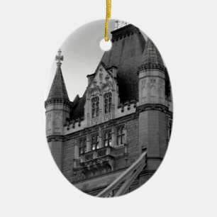 Ornement Ovale En Céramique Gros plan du London Tower Bridge