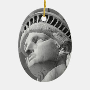 Ornement Ovale En Céramique Gros plan noir et blanc Statue de la Liberté