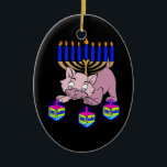 Ornement Ovale En Céramique Hanoukka Kitty<br><div class="desc">Hanoukka heureux adorable Kitty tournant des dreidels d'amusement devant un menorah juif traditionnel est parfait pour des cadeaux de Chanukah et des idées de cadeau pour les vacances.</div>