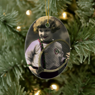 Ornement Ovale En Céramique Sports vintages, Bonne Fille tenant une raquette d