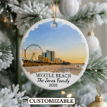 Ornement personnalisé de Myrtle Beach, Caroline du<br><div class="desc">Un ornement de souvenir de voyage personnalisé conçu pour célébrer votre voyage inoubliable. Que vous soyez parti pour le travail, que vous ayez profité d'un voyage en amoureux ou que vous ayez participé à un programme d'échange scolaire, cet ornement commémore un moment spécial que vous chérirez toujours et que vous...</div>