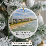 Ornement personnalisé de Myrtle Beach, Caroline du<br><div class="desc">Un ornement de souvenir de voyage personnalisé conçu pour célébrer votre voyage inoubliable. Que vous y soyez allé pour le travail, que vous ayez profité d'un voyage en amoureux ou que vous ayez participé à un programme d'échange scolaire, cet ornement commémore un moment spécial que vous chérirez toujours et que...</div>