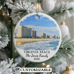 Ornement personnalisé de Virginia Beach, Virginie<br><div class="desc">Un ornement de souvenir de voyage personnalisé conçu pour célébrer votre voyage inoubliable. Que vous y soyez allé pour le travail, que vous ayez profité d'un voyage en amoureux ou que vous ayez participé à un programme d'échange scolaire, cet ornement commémore un moment spécial que vous chérirez toujours et que...</div>