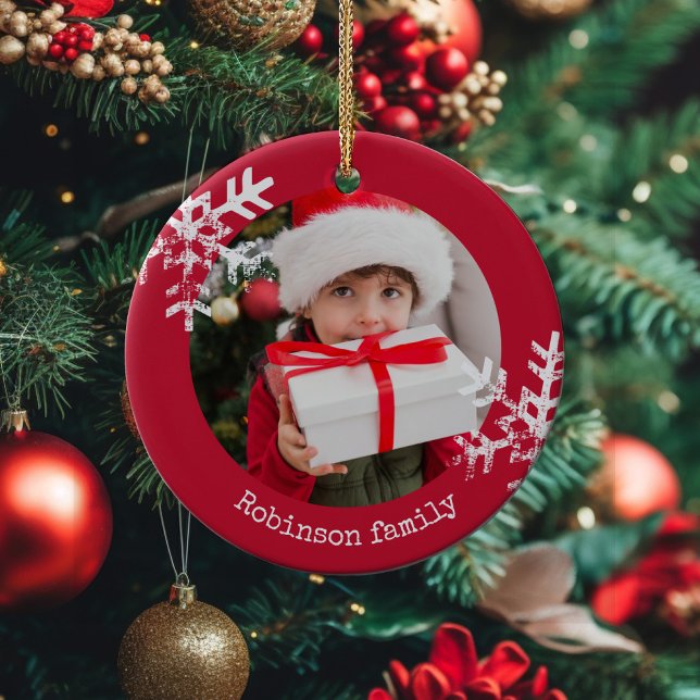 Ornement photo en cercle rustique avec flocons de  (Rustic Snowflake holiday Christmas design that can be personalized and makes a perfect keepsake.)
