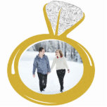 Ornement Photo Sculpture Anneau fiançailles ornement photo<br><div class="desc">Ajoutez votre photo préférée à cette bague fiançailles photo ornement. Un souvenir parfait pour votre 1er sapin de Noël et fait un grand cadeau pour la famille.</div>