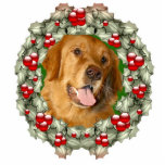 Ornement Photo Sculpture Couronne de Noël Golden Retriever<br><div class="desc">Le visage Golden Retriever dans une couronne de Noël découpée ornement de Noël. Peut être fait dans d'autres objets en dehors d'un ornement</div>