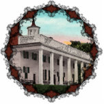 Ornement Photo Sculpture Mt. Vernon Ornement Vintage<br><div class="desc">Carte postale vintage du château Vernon,  siège de George Washington,  premier président des États-Unis. Réimprimé sur ce bel ornement de Noël avec garniture de filagreement victorienne.</div>