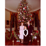 Ornement Photo Sculpture Noël Président James Jimmy Carter Maison Blanche<br><div class="desc">Maison Blanche Noël de la famille James Earl Jimmy Carter Jr. Jimmy Carter a été le 39ème président des États-Unis de 1977 à 1981. Il a reçu le prix Nobel de la paix de 2002 pour son travail visant à trouver des solutions pacifiques aux conflits internationaux, à promouvoir la démocratie...</div>