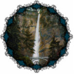 Ornement Photo Sculpture Ornement de Multnomah Falls<br><div class="desc">Carte postale vintage,  à partir de 1935,  montrant le sommet des chutes Multnomah en Oregon et le pont Benson Foot qui le surplombe. Réimprimé sur ce magnifique ornement de Noël avec garniture victorienne.</div>