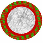 Ornement Photo Sculpture Ornement de Noël de cadre de photo - customisé<br><div class="desc">Ajoutez votre propre photo à ce cadre rouge et vert de photo d'ornement de Noël. Cette conception rouge et verte est un cadre de fête de photo pour vos photos de Noël. Il est le meilleur d'employer une photographie qui est dans en rond ou la forme de carré pour cette...</div>