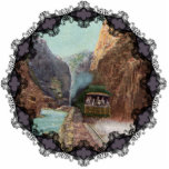 Ornement Photo Sculpture Ornement du train de la Gorge Royale vintage<br><div class="desc">Carte postale vintage montrant le Royal Gorge Canyon au Colorado en 1914 réimprimée sur ce magnifique ornement de Noël avec garniture victorienne.</div>