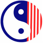 Ornement Photo Sculpture SYMBOLE ROUGE BLANC ET BLEUS YIN Yang<br><div class="desc">Yin et Yang sont deux opposants qui travaillent ensemble en harmonie. Ce paisible symbole zen est bleu avec des rayures rouges et blanches. L'Ornement de Yang Yin Blanc Rouge et Bleu fait un cadeau unique d'arts martiaux ou de yoga pour un anniversaire, un jour férié ou un test de promotion...</div>