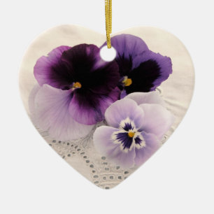 Ornement pourpre de coeur de trois pensées