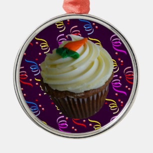 Ornement Rond Argenté Cupcake de carottes avec Confetti