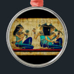 Ornement Rond Argenté Égypte ancienne 6<br><div class="desc">Belle oeuvre d'art de l'Égypte antique. Ces photos sont en fait des images trouvées sur les murs dans des pyramides et d'autres endroits à travers l'Egypte. Colorés et magnifiques,  ils fabriquent des produits fins qui se démarquent vraiment dans une pièce.</div>