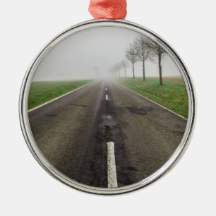 Ornement Rond Argenté La route dans le brouillard ne mène à rien