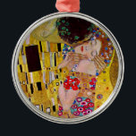 Ornement Rond Argenté Le baiser de Gustav Klimt, Art Nouveau Vintage<br><div class="desc">Le tableau ultime de l'amour, un beau design pour célébrer la Saint Valentin avec! The Kiss (détail) (1907-1908) de Gustav Klimt est un symbole de l'époque victorienne vintage de l'amour d'art et de la peinture romantique mettant en scène un couple romantique dans différentes nuances d'or, motifs et symboles, partageant un...</div>