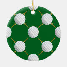 Balles de golf et tés sur le vert