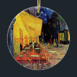 Ornement Rond En Céramique Café Terrasse à la nuit par Vincent van Gogh<br><div class="desc">Le Café Terrace sur la Place du Forum de Vincent van Gogh est un post impressionnisme d'art vintage, une peinture architecturale de paysage urbain. Vue extérieure d'un restaurant avec tables, chaises, serveurs et personnes à manger. Une belle nuit avec des étoiles dans le ciel à Arles, France. À propos de...</div>
