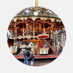 Ornement Rond En Céramique Carrousel dans Montmartre