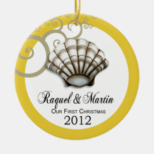 Ornement Rond En Céramique Coquillage Luxe notre premier Noël (yellow white)