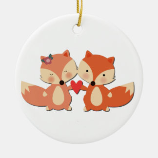 Ornement Rond En Céramique Couples mignons de Fox partageant un coeur