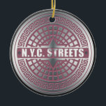 Ornement Rond En Céramique Couvercles de trouNYC<br><div class="desc">NYC Streets Manhole Chemises, cadeaux et accessoires, apportés par Imagine That! Design situé au coeur de Manhattan, nous présentons notre design original d'une couverture de trou d'homme du début de New York avec les mots dans le centre, rue N.Y.C.. Ce design vintage cool est un cadeau parfait pour les New-Yorkais,...</div>