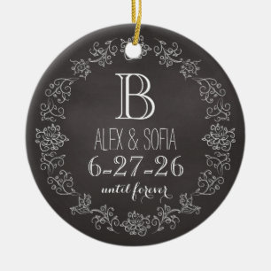 Ornement Rond En Céramique Date Mariage de monogramme de tableau de bord pers