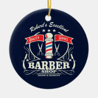 Excellent rasage de styliste de salon de coiffure