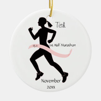 Ornement Rond En Céramique Femme demi-marathon de coureur ornement en rose