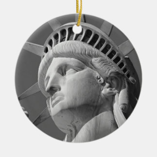 Ornement Rond En Céramique Gros plan noir et blanc Statue de la Liberté