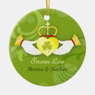 Ornement Rond En Céramique Irish Claddagh Ring Wedding Newlyweds Photo
