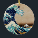 Ornement Rond En Céramique La grande vague par le Japonais vintage de Hokusai<br><div class="desc">La grande vague outre de Kanagawa (神奈川沖浪裏) est une copie vintage de bois de graveur d'ukiyo-e par l'artiste japonais Katsushika Hokusai,  fait un jour ou l'autre entre 1829 et 1832 - d'abord de la série des trente-six vues du mont Fuji.</div>