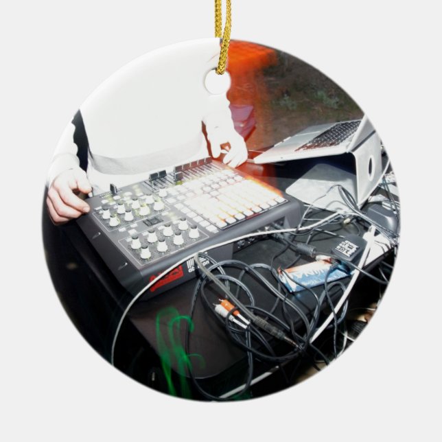 Ornement Rond En Céramique Musique de mélange d'EDM DJ à une exposition (Devant)