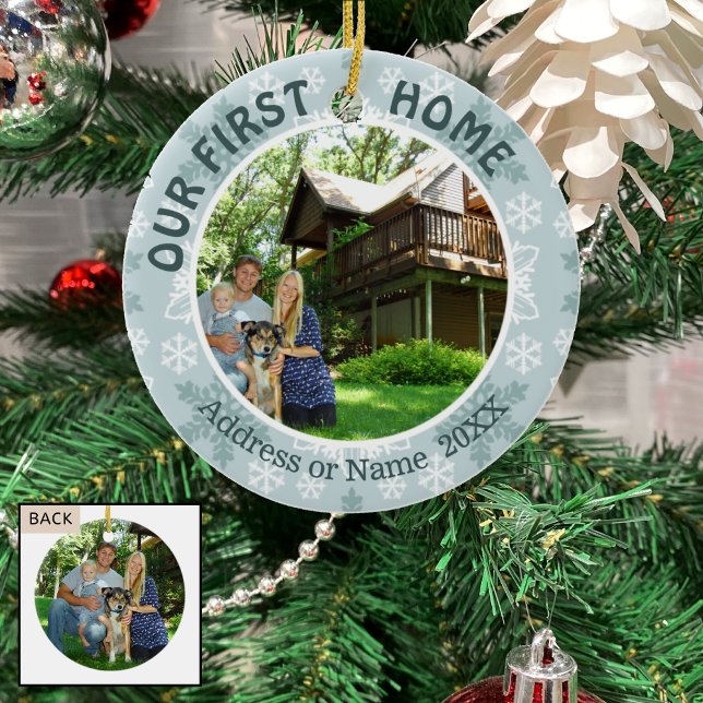 Ornement Rond En Céramique Notre première maison, flocons de neige Turquoises (Créateur téléchargé)