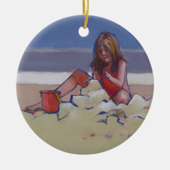 Ornement Rond En Céramique Petite fille de sable mignonne jouant sur la plage (Devant)