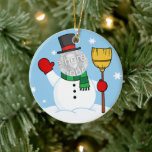 Ornement Rond En Céramique Photo du visage de Snowman<br><div class="desc">Un joli dessin animé de bonhomme de neige. Vous pouvez ajouter une photo de gros plan de votre enfant. Ou vous pouvez changer le message de Noël du "Snowman le plus froid du monde" sur le dos.</div>