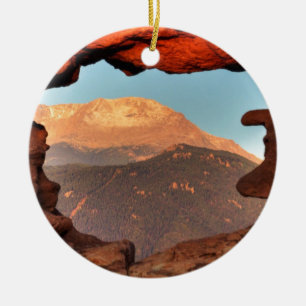 Ornement Rond En Céramique Pikes Peak à travers le trou de grès 02