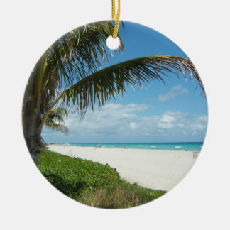 Ornement Rond En Céramique Pittoresque Beach, branche de palmiers latéraux