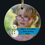 Ornement Rond En Céramique Snowman sur Blue and Red Joyeux Noël Photo<br><div class="desc">Un bonhomme de neige sur un ornement de Noël bleu et rouge photo. Personnalisez avec la photo de votre enfant, et cela fera le cadeau parfait pour les grands-parents, les tantes, les oncles, ou n'importe qui. Utilisez le bouton Personnaliser pour modifier la police, la taille de police, la couleur ou...</div>