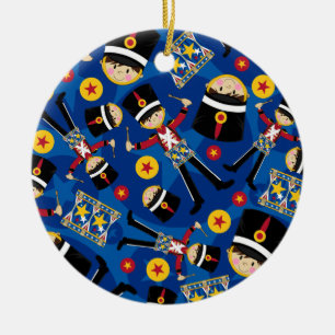 Ornement Rond En Céramique Soldat de casse-noix jouant l'ornement de tambours