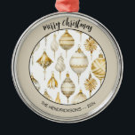 Ornements Vintages d'argent or ornements de Noël<br><div class="desc">Les ornements de Noël or et argent sont présentés dans cet élégant motif d'aquarelle vintage. Nous pensons qu'ils ont l'air super sur ce ornement de vacances bordée de bronze. Vous pouvez éditer le message "Joyeux Noël" qui est en noir. N'oubliez pas de modifier l'exemple "à partir de" noms et année....</div>