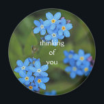 Oublie-moi de ne pas "penser à toi" comme aimant r<br><div class="desc">Flore "oublie-moi-pas" "penser à toi" aimant rond.</div>