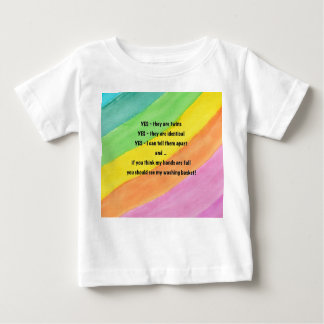 "Oui, ce sont des jumeaux" T-shirt Rainbow Baby
